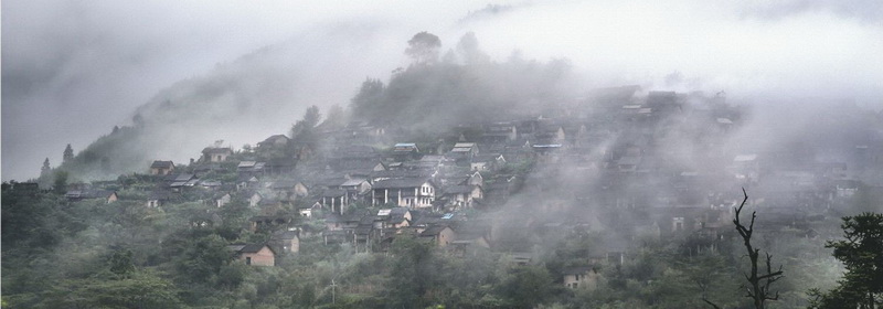 9月18日,海拔830米山峰,云霧中的油嶺瑤寨。