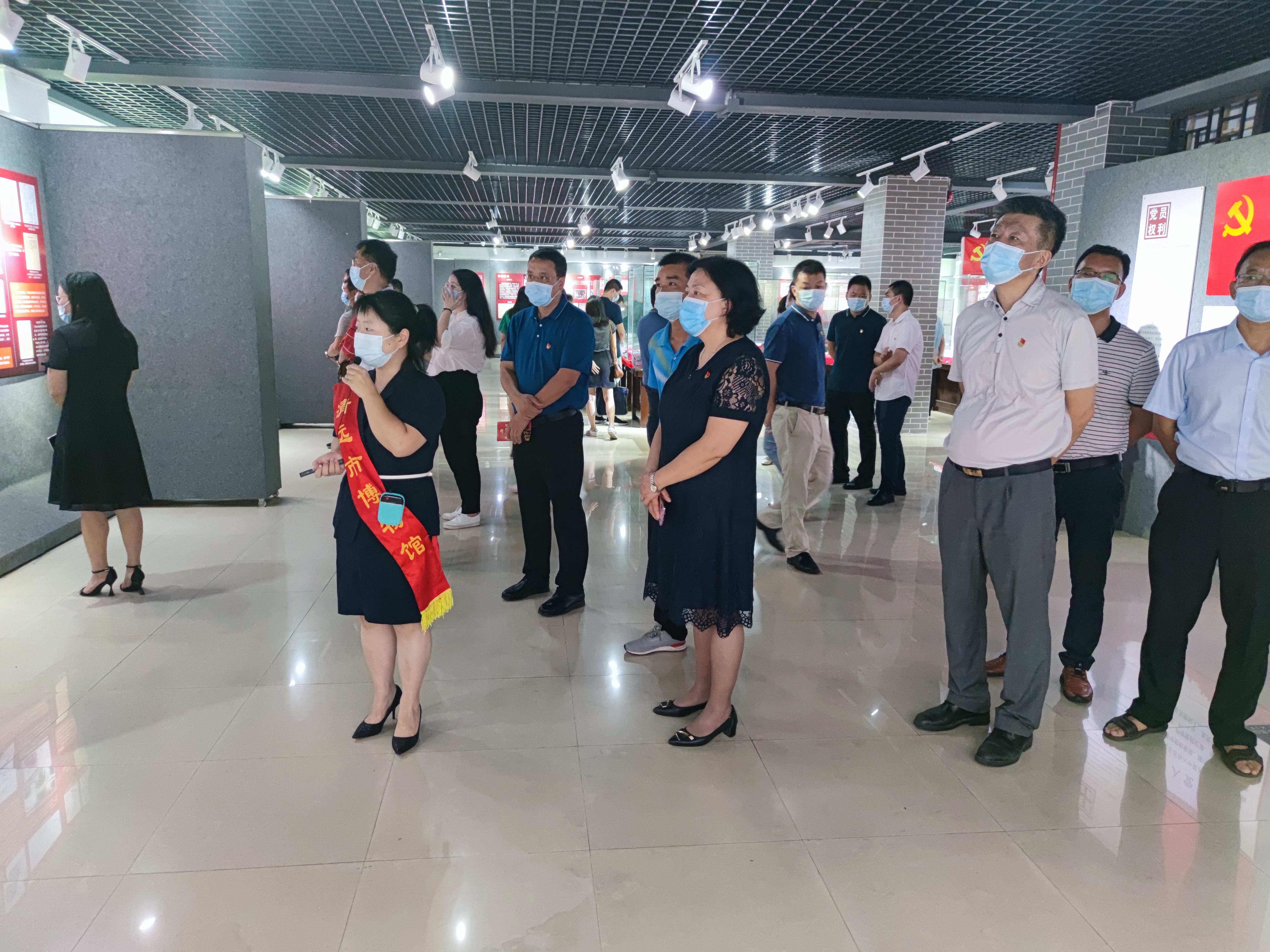 3.7月9日，市信訪局全體黨員干部到市博物館開展紅色主題教育活動.jpg