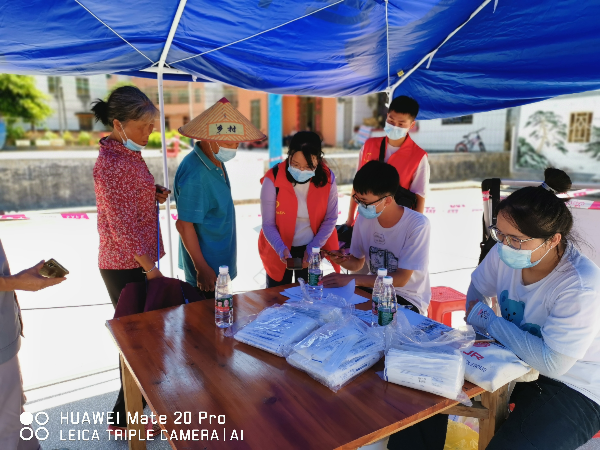 到萬(wàn)角村協(xié)助開(kāi)展核酸檢測(cè)（吳海燕20220713）.jpg